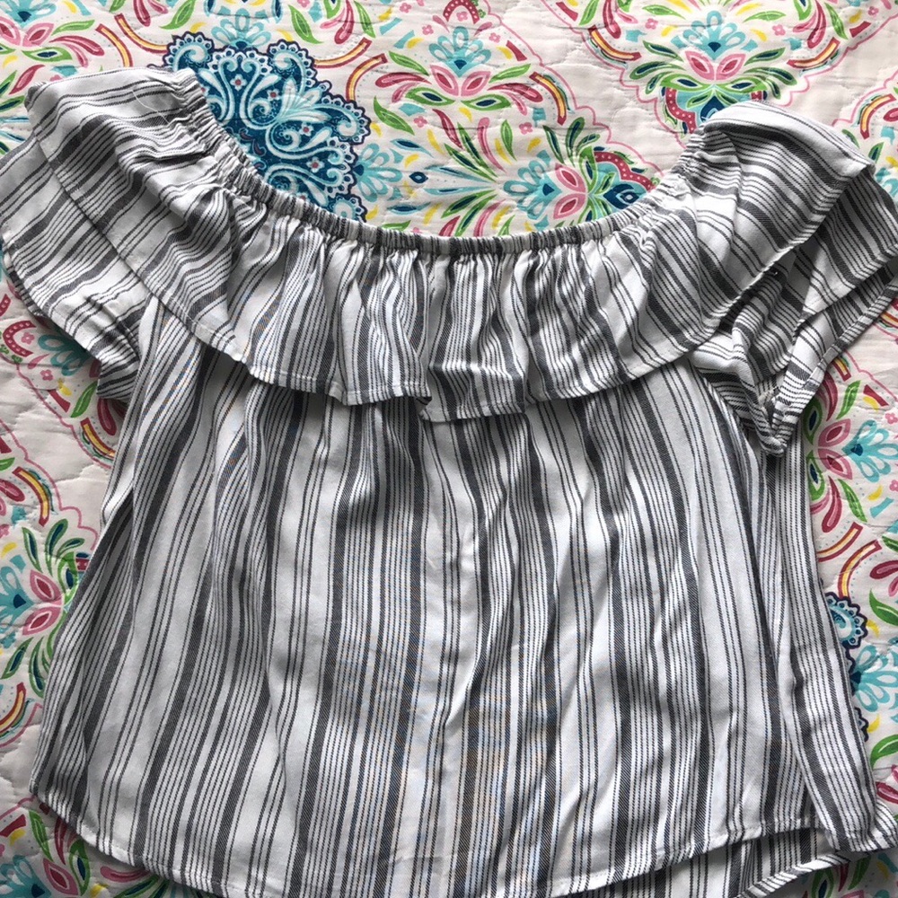 TILLYS grey off the shoulder top